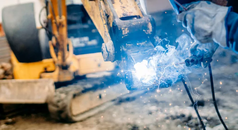 Welding repair for construction machinery onsite